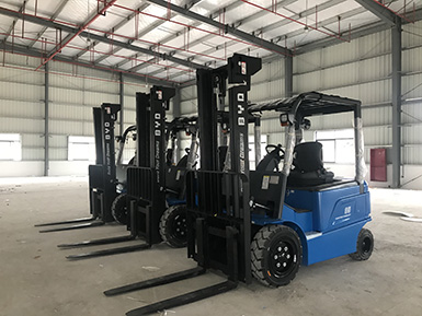 感謝蔡總的大力支持，再次購買3+1臺比亞迪叉車，祝：生意興?。? /></em><b>感謝蔡總的大力支持，再次購買3+1臺比亞迪叉車，祝：生意興??！</b></a></li>

<li><a href=